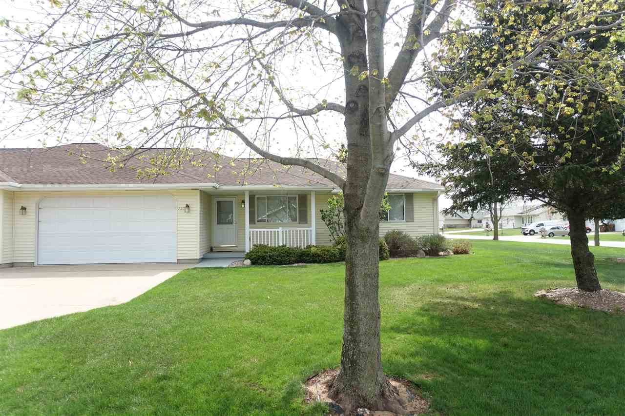 727 Amber Avenue - Photo 1