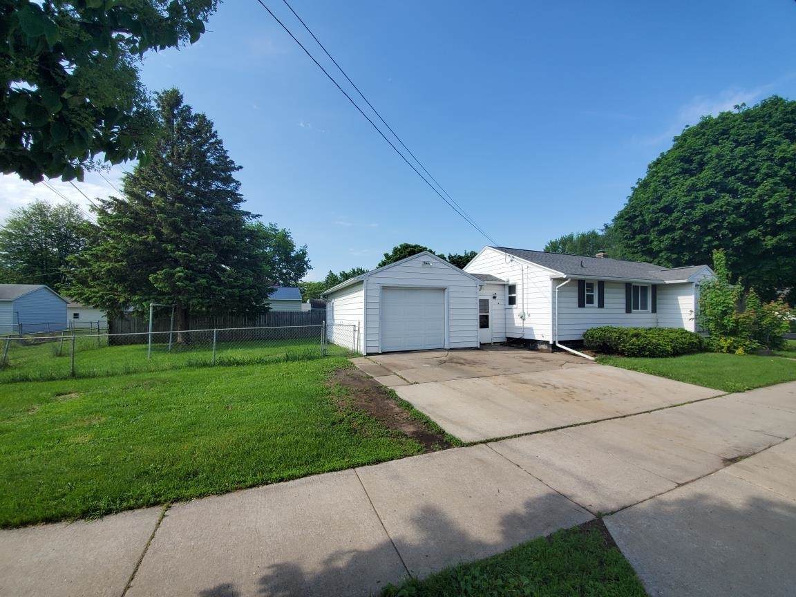 909 Bridge Street - Photo 1