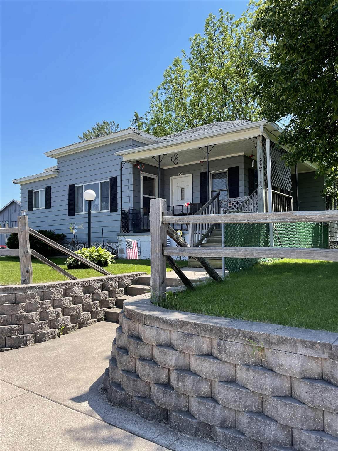 627 6TH AVENUE - Photo 1