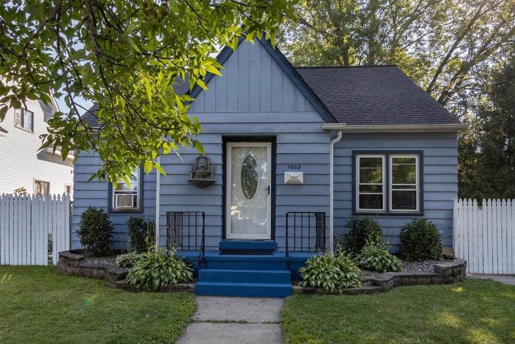 1005 10TH AVENUE - Photo 1