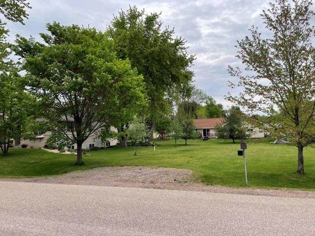 1401 Apple Avenue - Photo 1