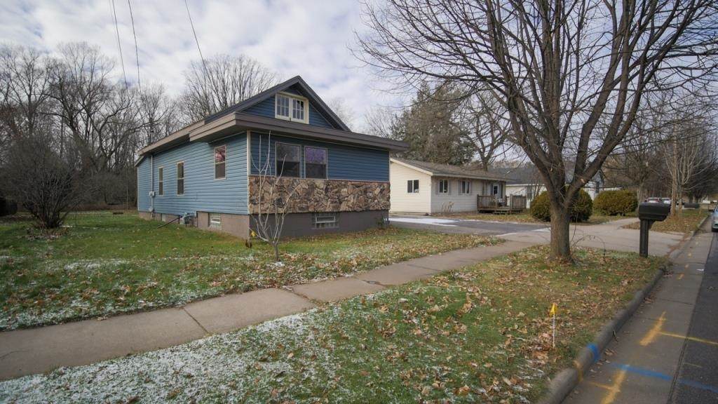 1324 3RD AVENUE - Photo 1