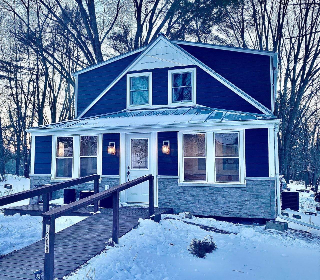 1208 Grand Avenue - Photo 1
