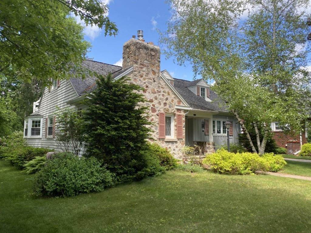 150 Eau Claire Boulevard - Photo 1