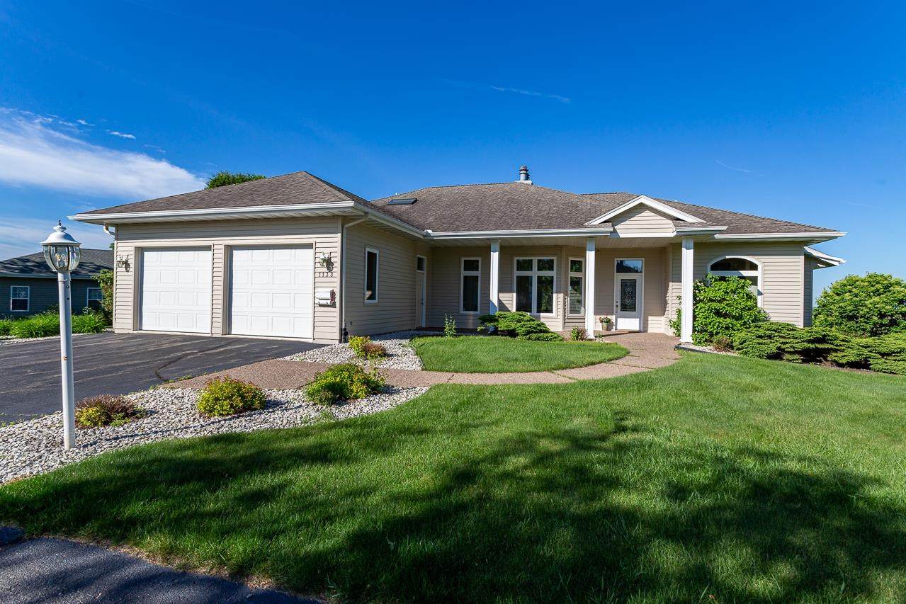 1138 Eastview Drive - Photo 1