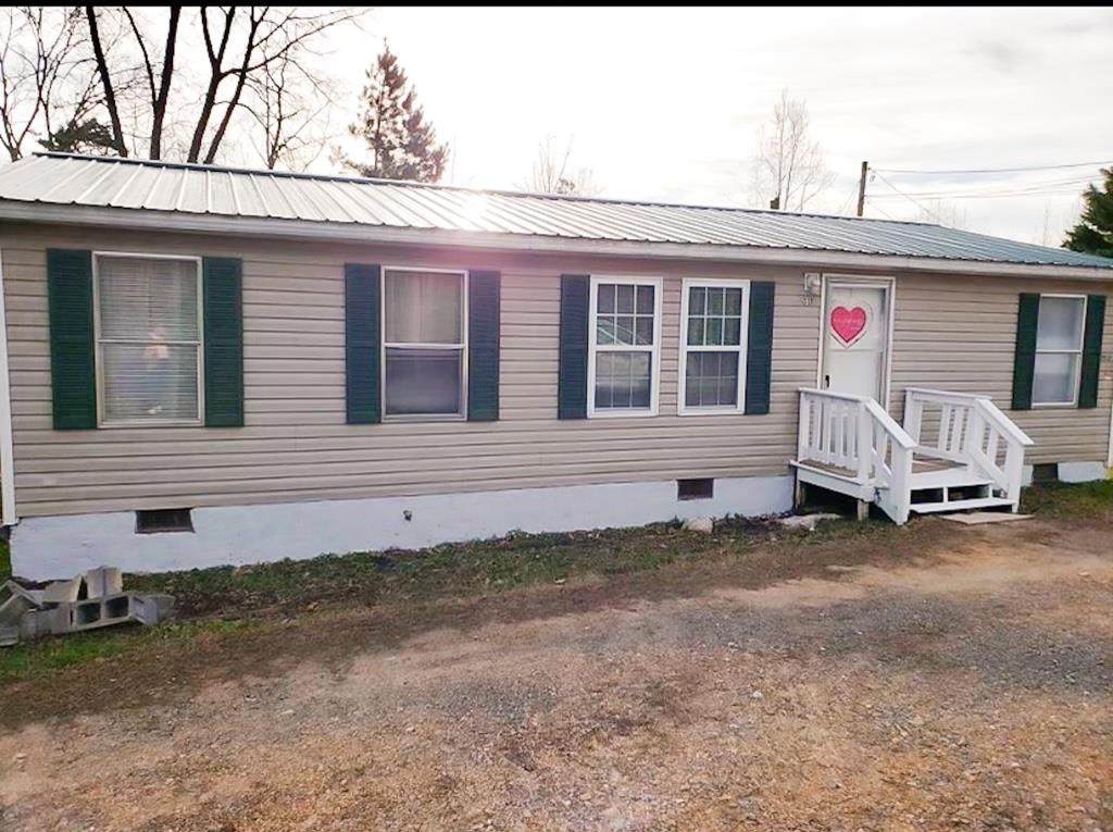 713 Woods Road - Photo 1