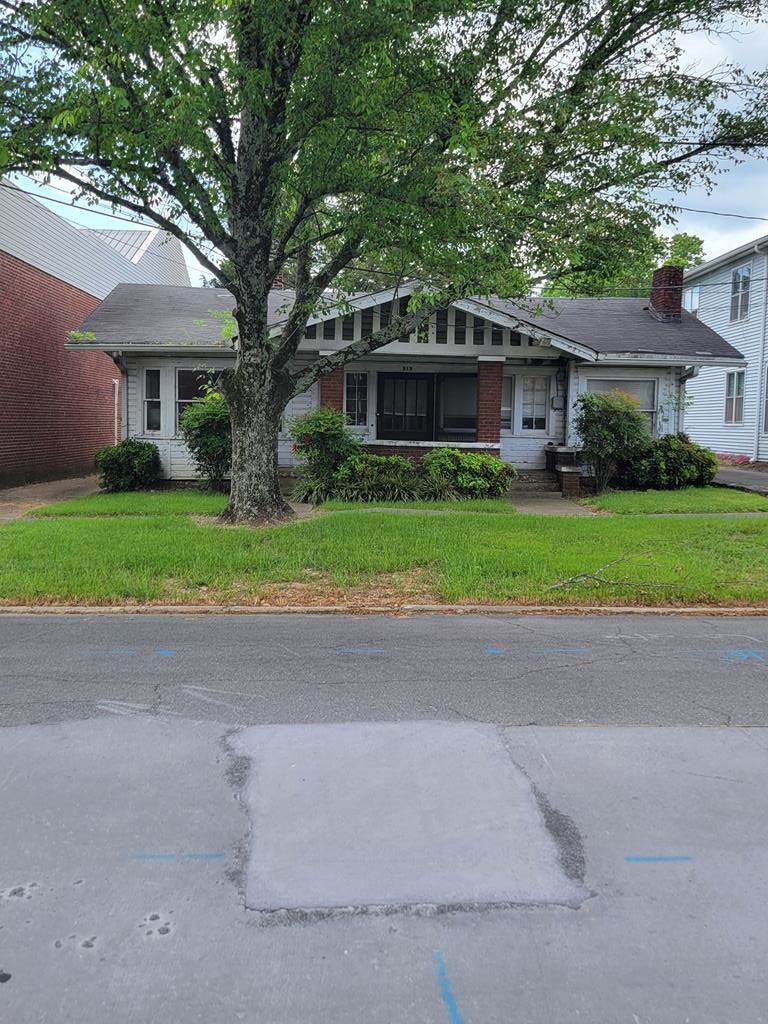 213 Gordon Street - Photo 1