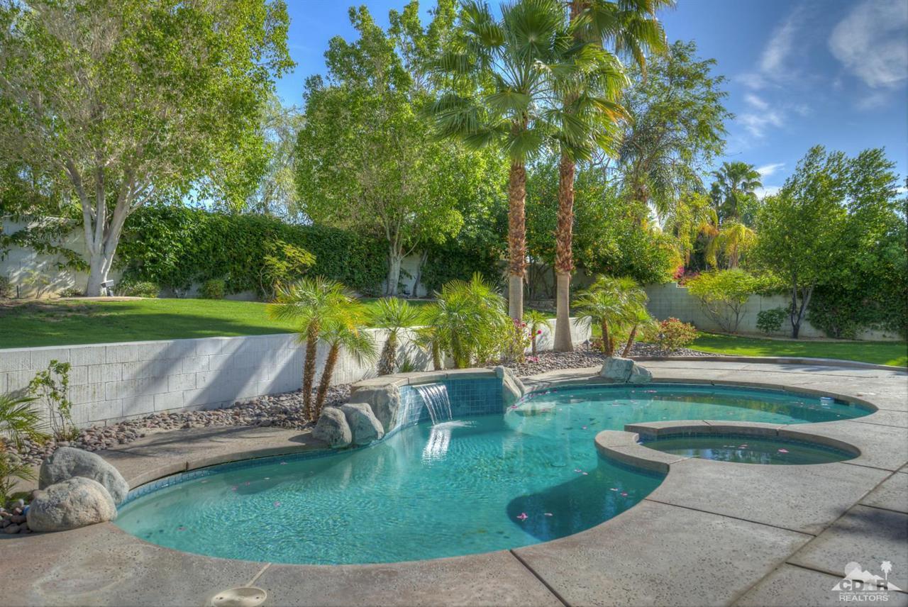 8 Dover Court - Photo 1