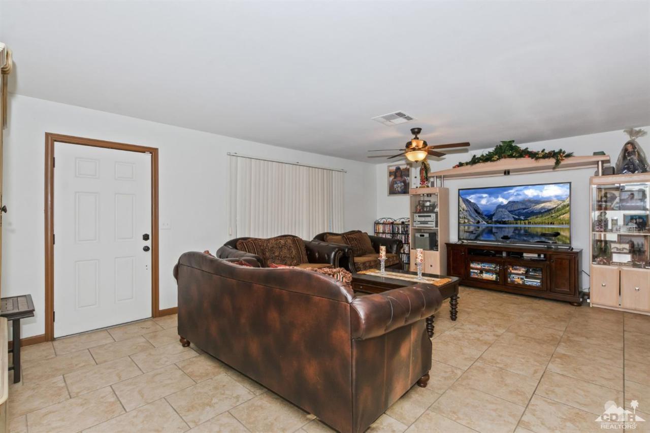 52105 Avenida Villa - Photo 1