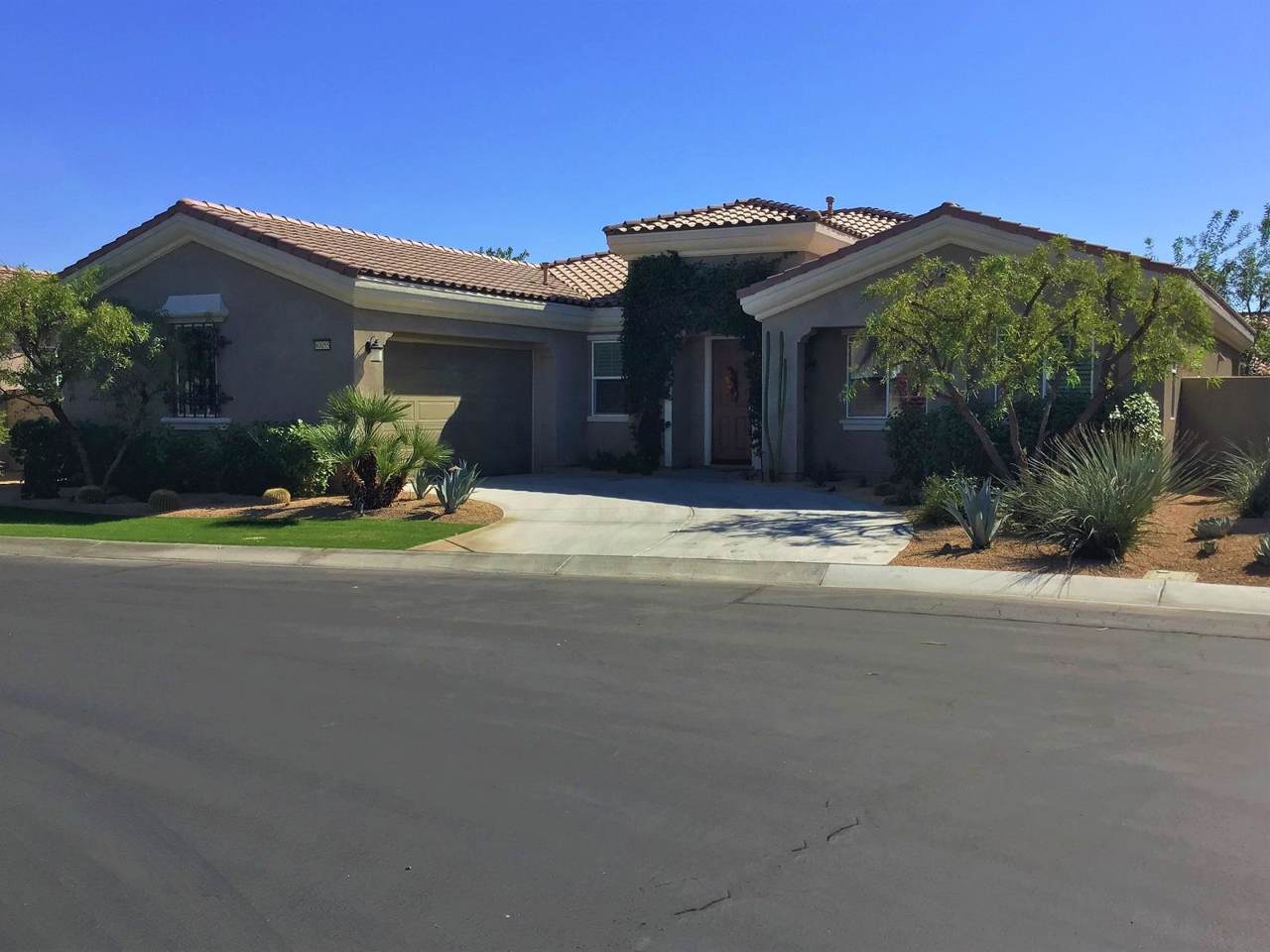 80055 Queensboro Drive - Photo 1