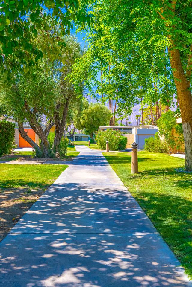 340 Desert Lakes Drive - Photo 1