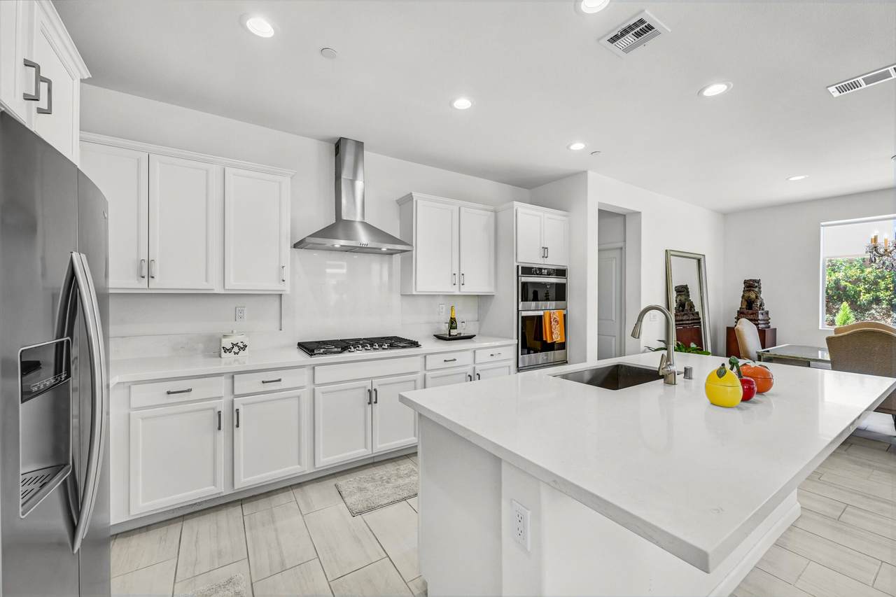 39779 Alba Way - Photo 1