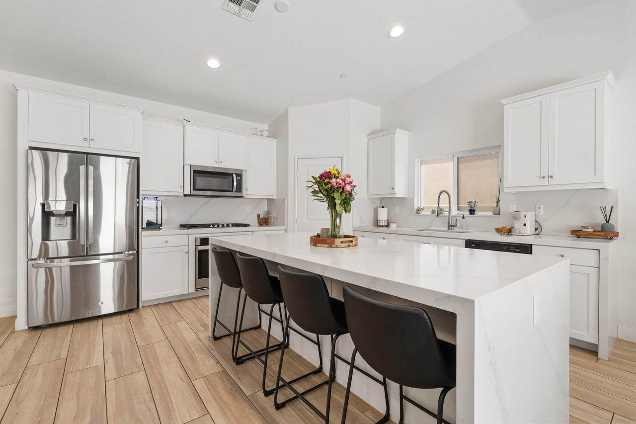 42939 Cowboy Court - Photo 1
