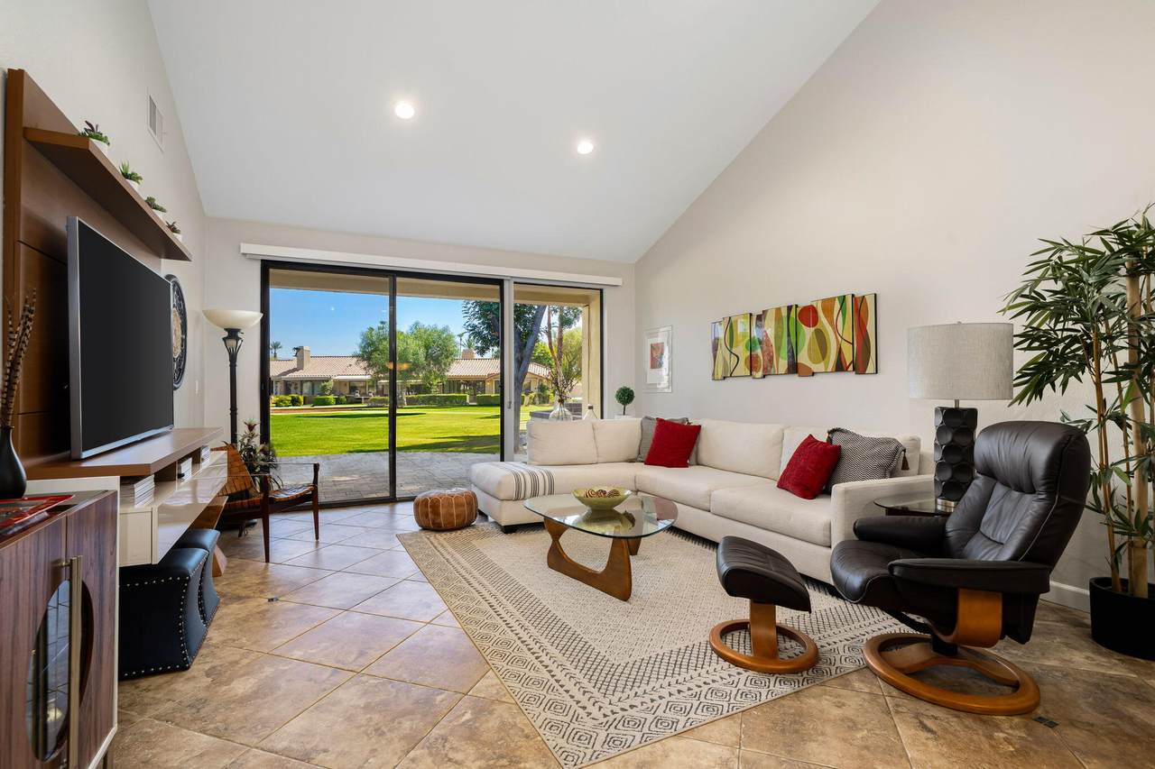 186 Gran Via - Photo 1