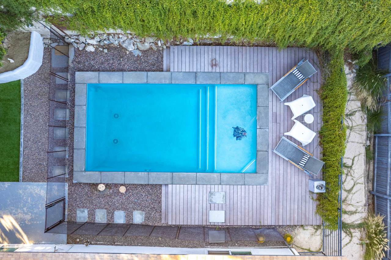 38565 Charlesworth Drive - Photo 1