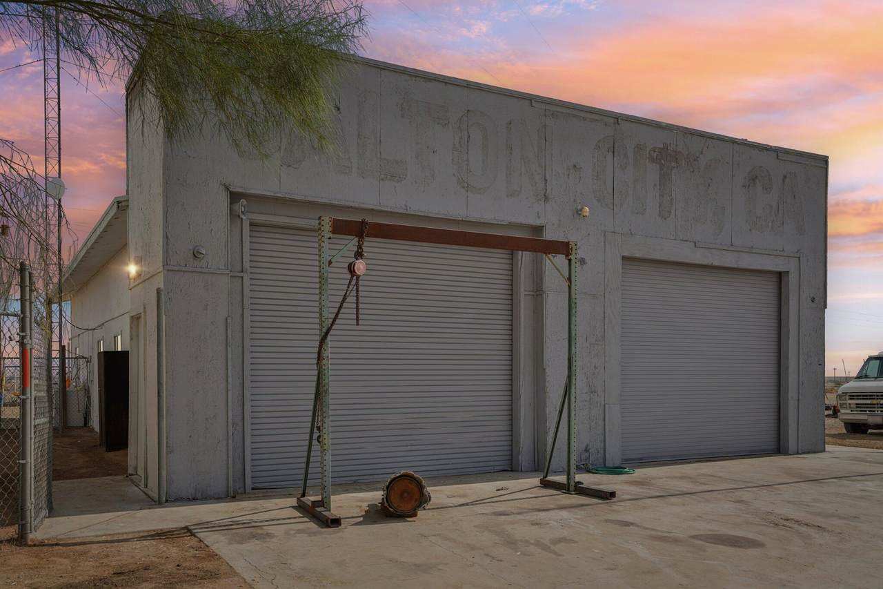 2154 Riviera Circle - Photo 1