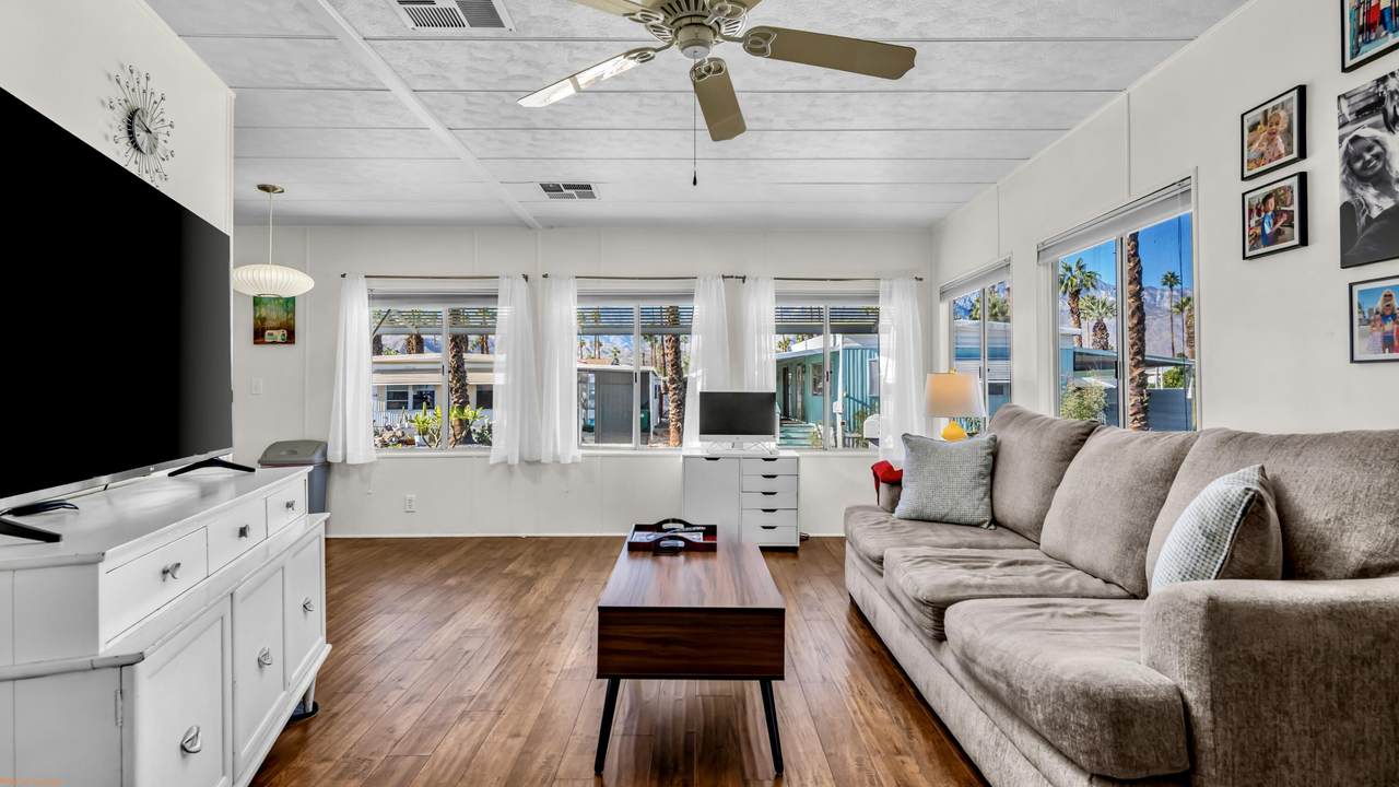 421 Butterfield - Photo 1