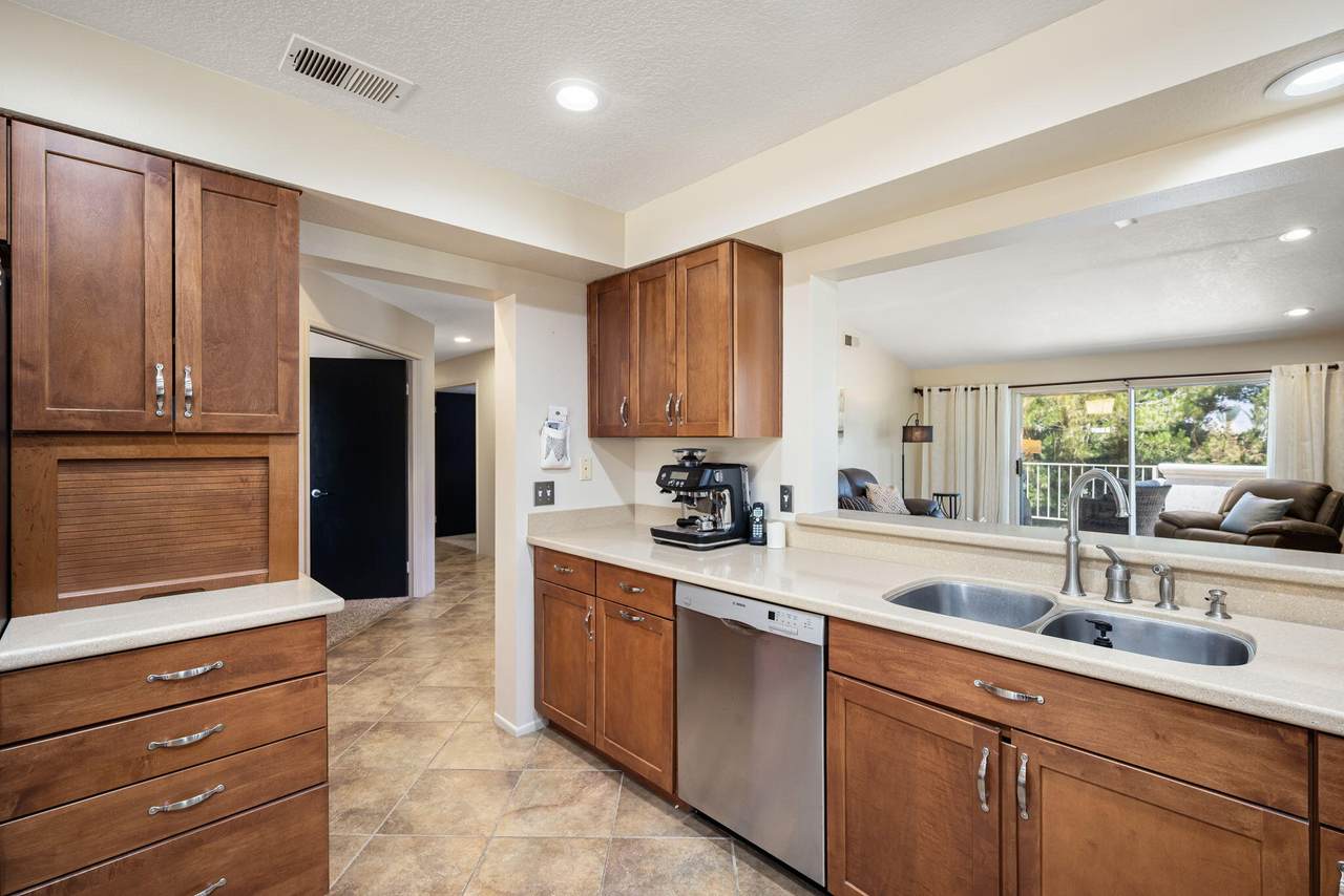 340 Vista Royale Drive - Photo 1