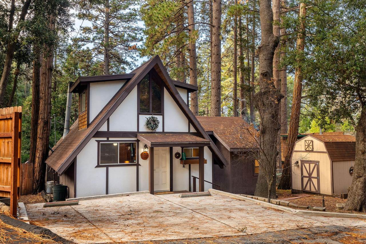 52515 Sunset Drive - Photo 1