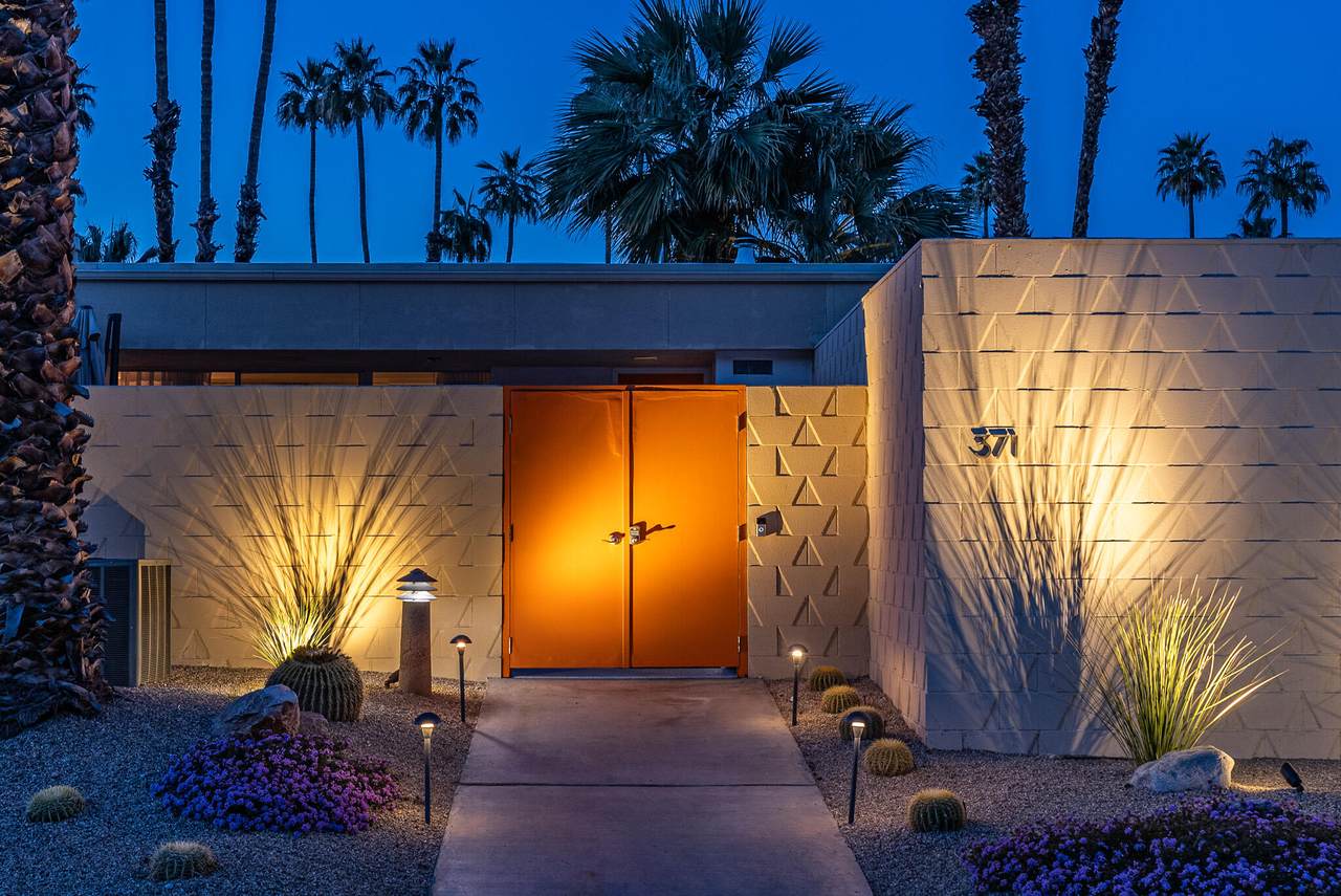 371 Desert Lakes Drive - Photo 1