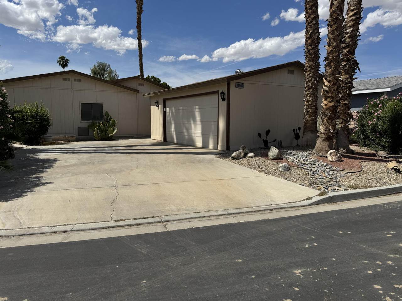 34965 Surrey Way - Photo 1
