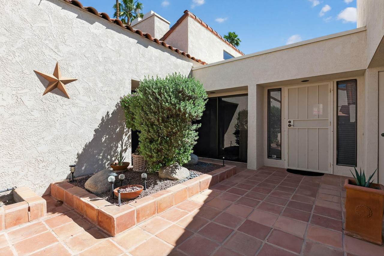 407 Forest Hills Drive - Photo 1