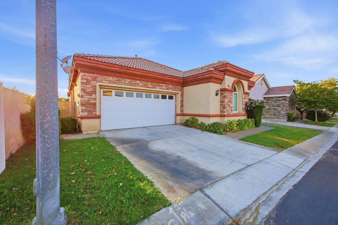 48423 Hepburn Drive - Photo 1