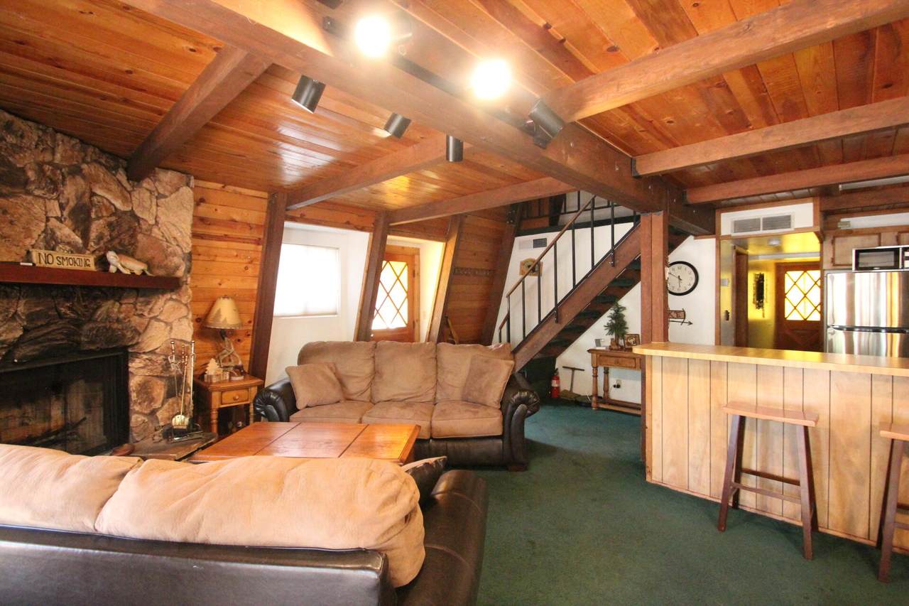 504 Pinewood Court - Photo 1