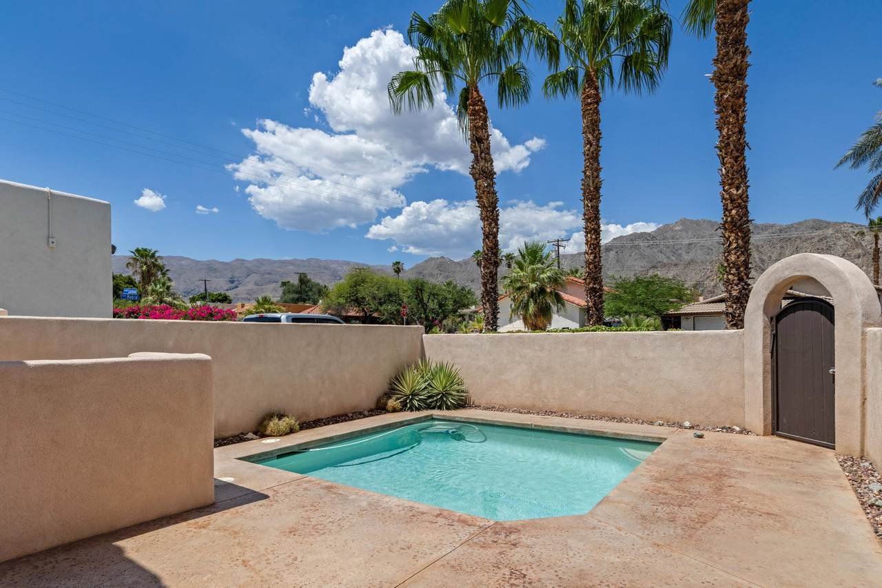 54220 Avenida Carranza - Photo 1