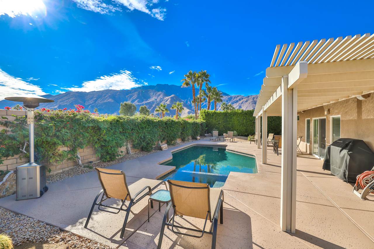 685 Daisy Street - Photo 1