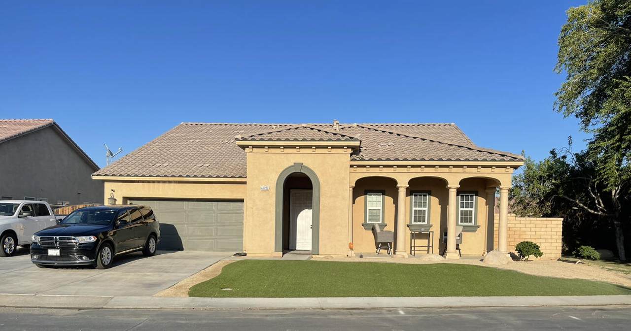 41202 Scarlet Court - Photo 1