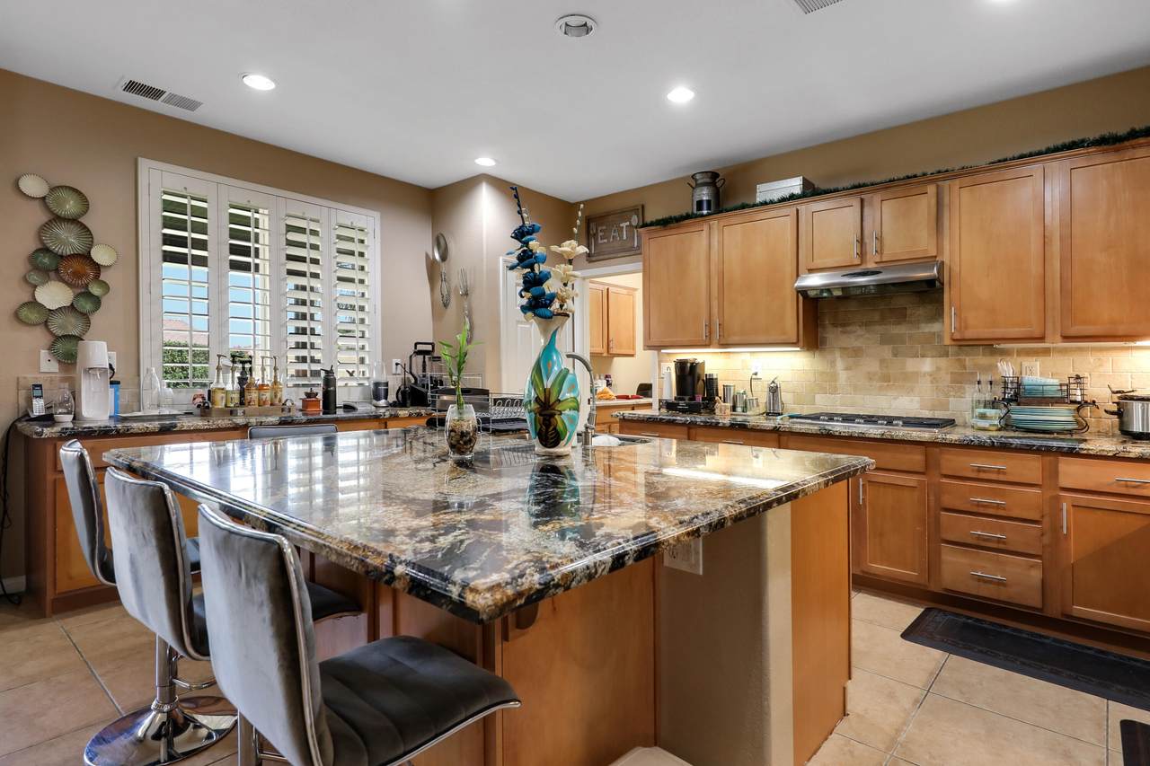 40244 Catania Court - Photo 1