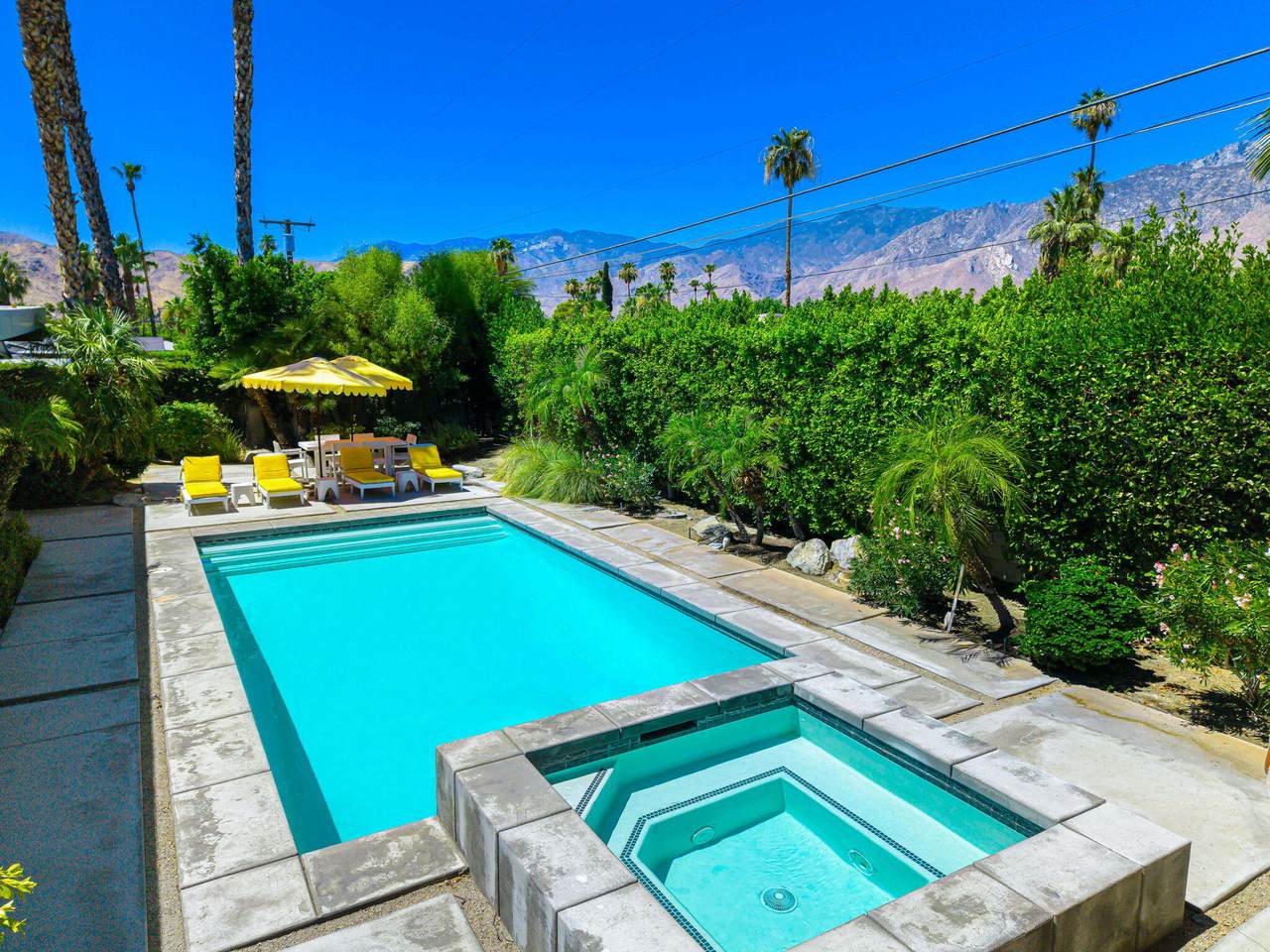 623 Desert Way - Photo 1
