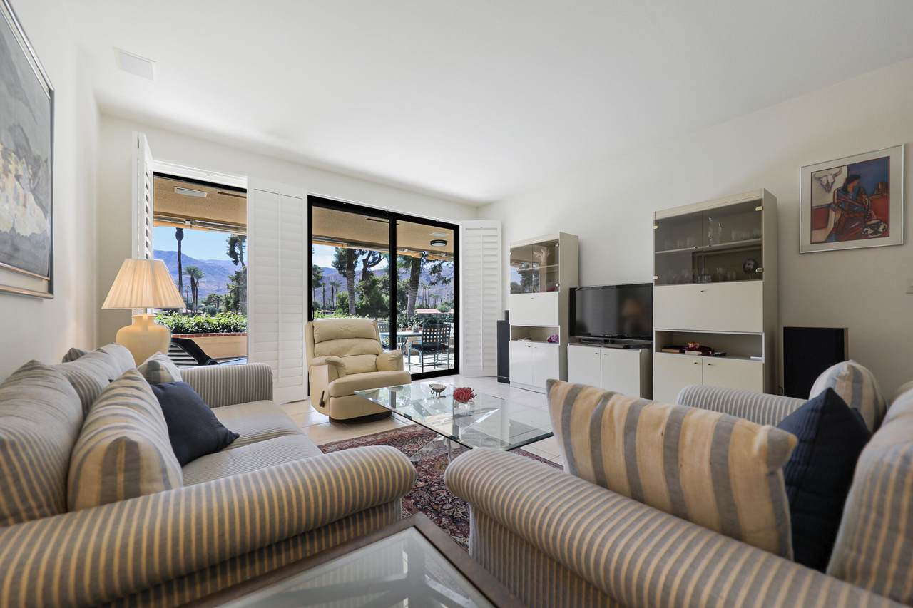 27 Seville Drive - Photo 1