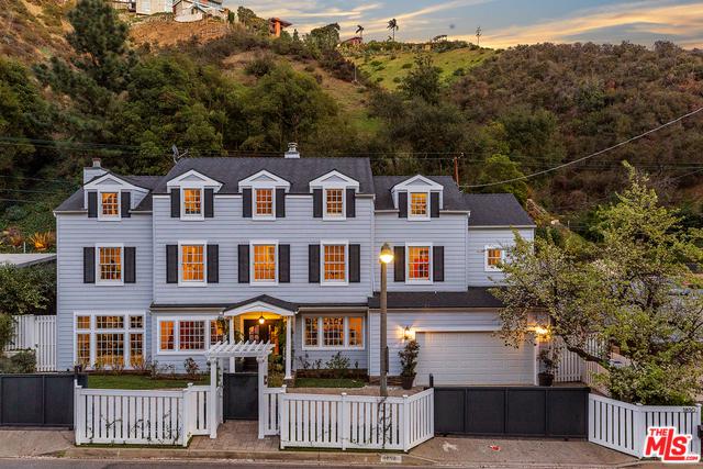 1850 Roscomare Road - Photo 1