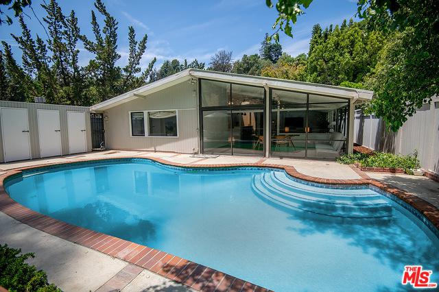 2712 Beverly Glen - Photo 1