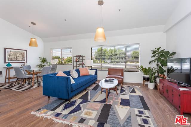 861 Windsor Boulevard - Photo 1