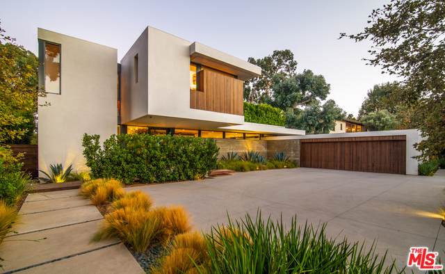 748 Amalfi Drive - Photo 1