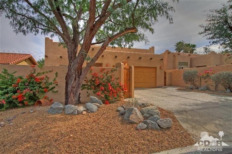 54300 Avenida Madero, La Quinta, CA 92253 (MLS #215006100) :: Brad Schmett Real Estate Group