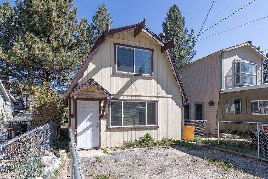 1111 Aeroplane Boulevard - Photo 1