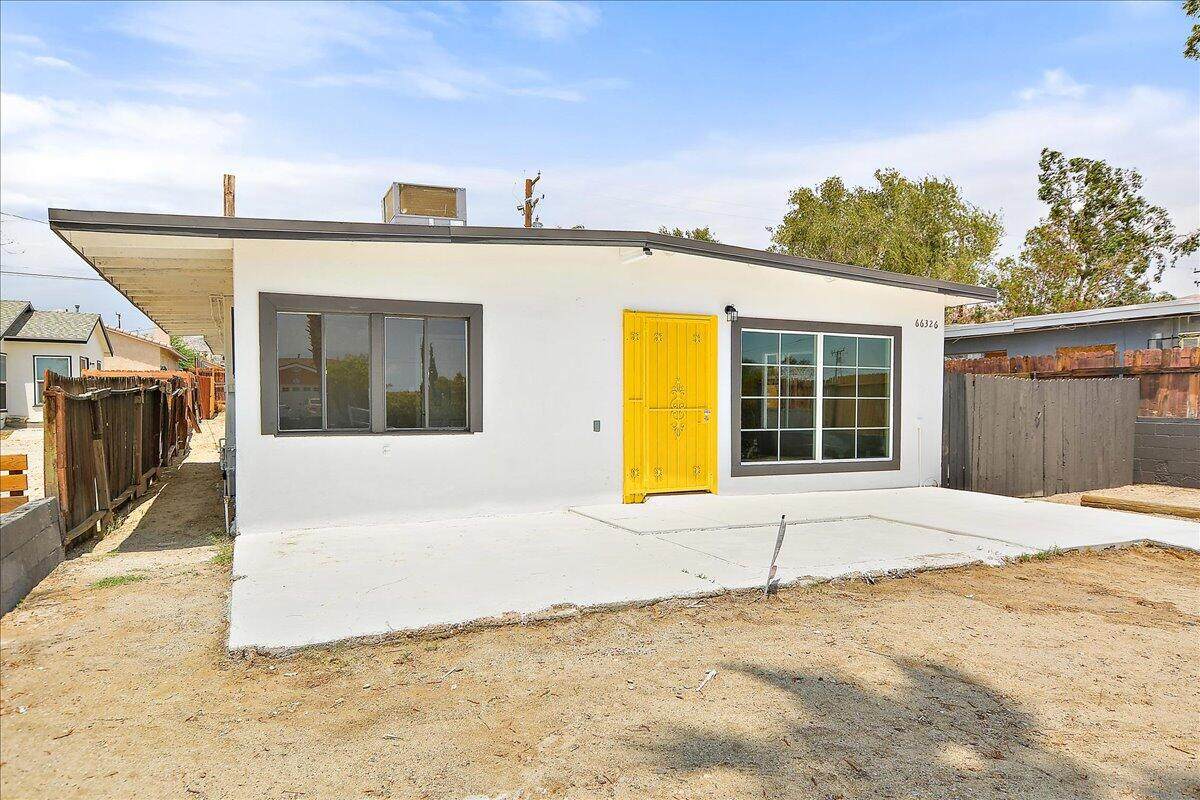 66326 Flora Avenue - Photo 1