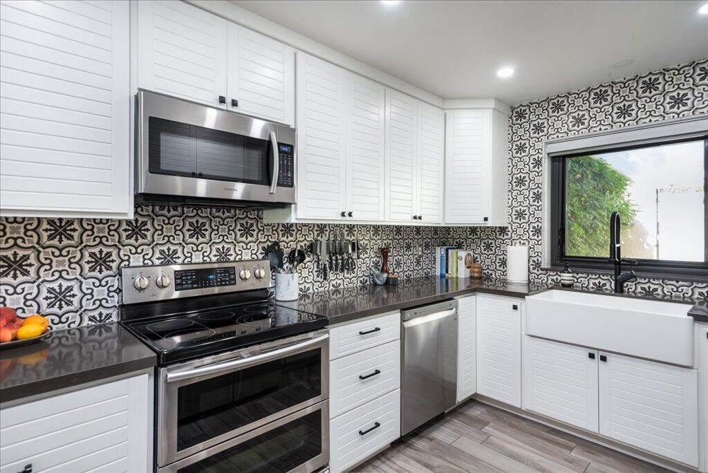 502 Flower Hill Lane - Photo 1