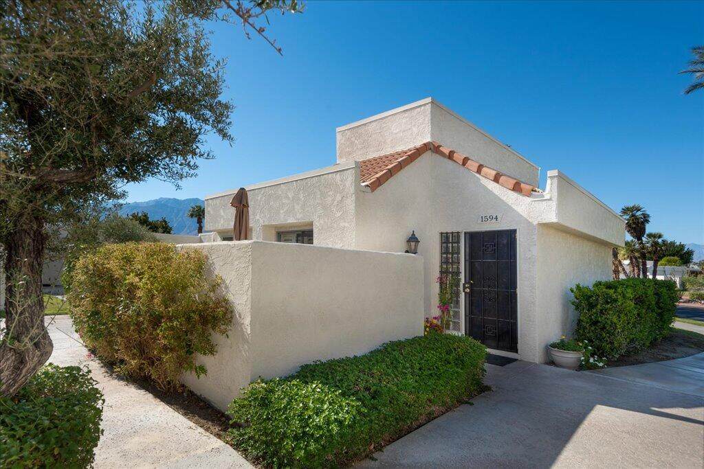 1594 Fairway Circle - Photo 1