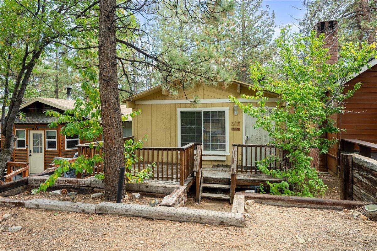 817 Maple Lane - Photo 1