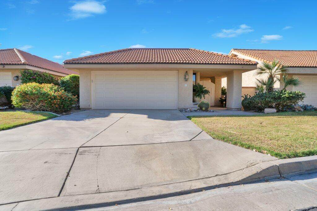 5 Acapulco Drive Drive - Photo 1