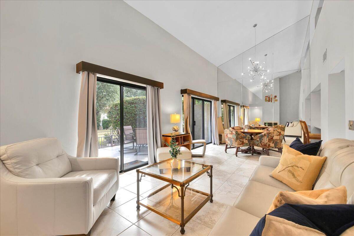 204 Lakecrest Lane - Photo 1