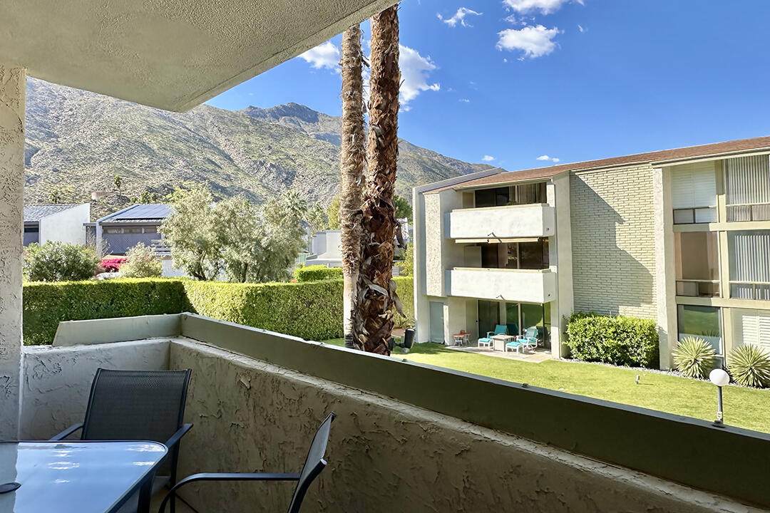 261 La Verne Way - Photo 1