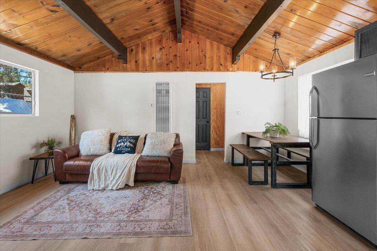 712 San Bernardino Avenue - Photo 1