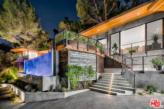 727 Beverly Glen - Photo 1
