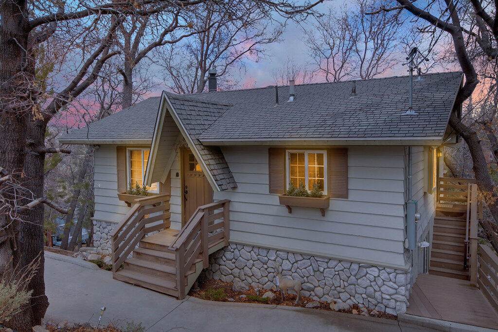 674 Villa Grove Avenue - Photo 1